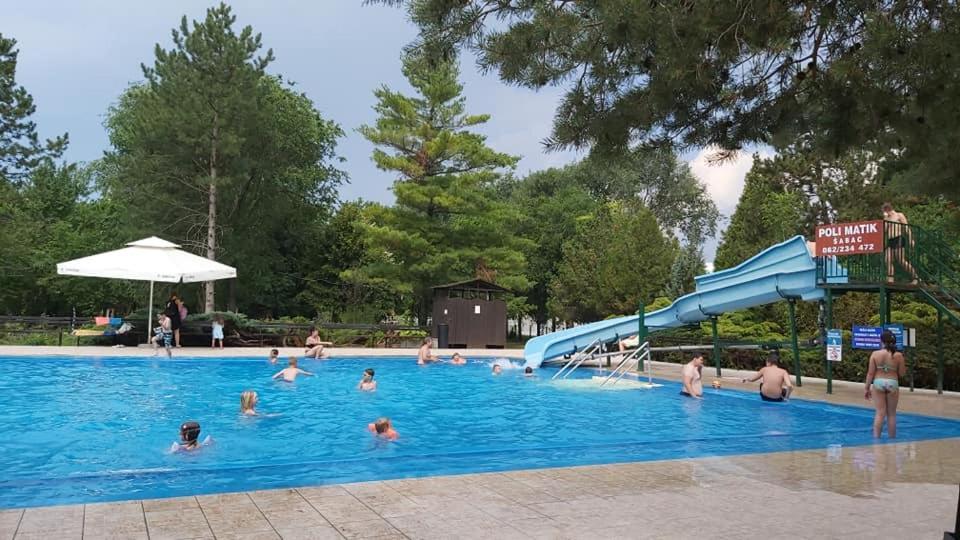 Ada Adica Prenociste Sport Wellness Centar - Bazeni 호스텔 외부 사진